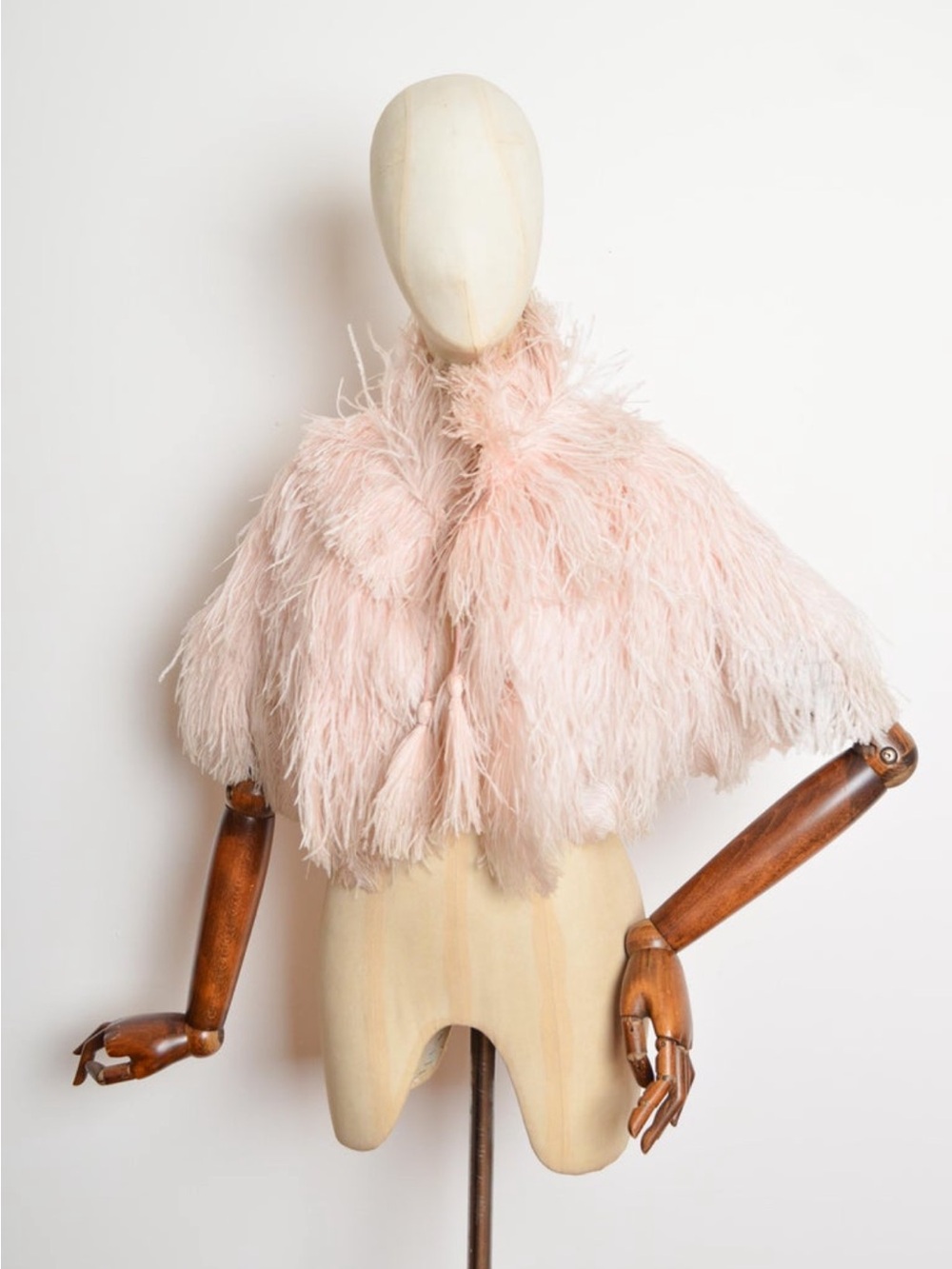 Exquisite 1930s Ostrich Feather Cape Stole with Silk Crepe Lining - Picture 3 of 7